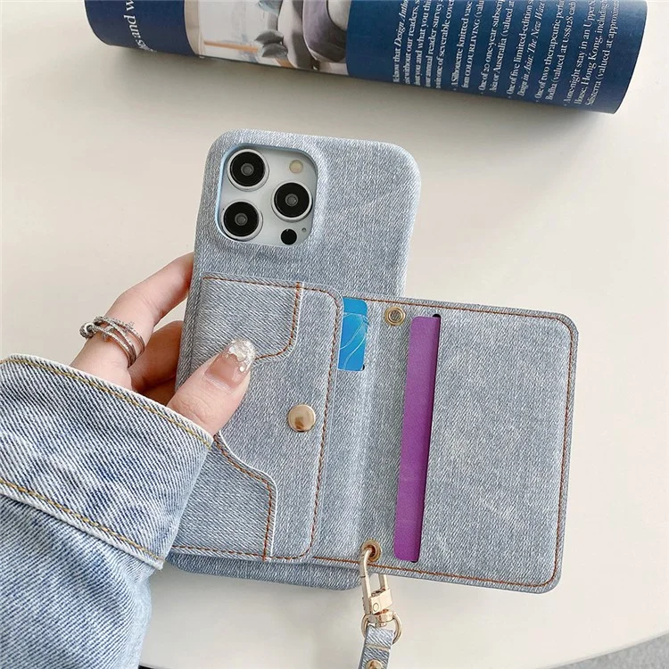 Étui pour iPhone 14 Pro Max avec fentes pour cartes, design miroir, texture en tissu jean et cuir PU avec sangle - Bleu bébé
