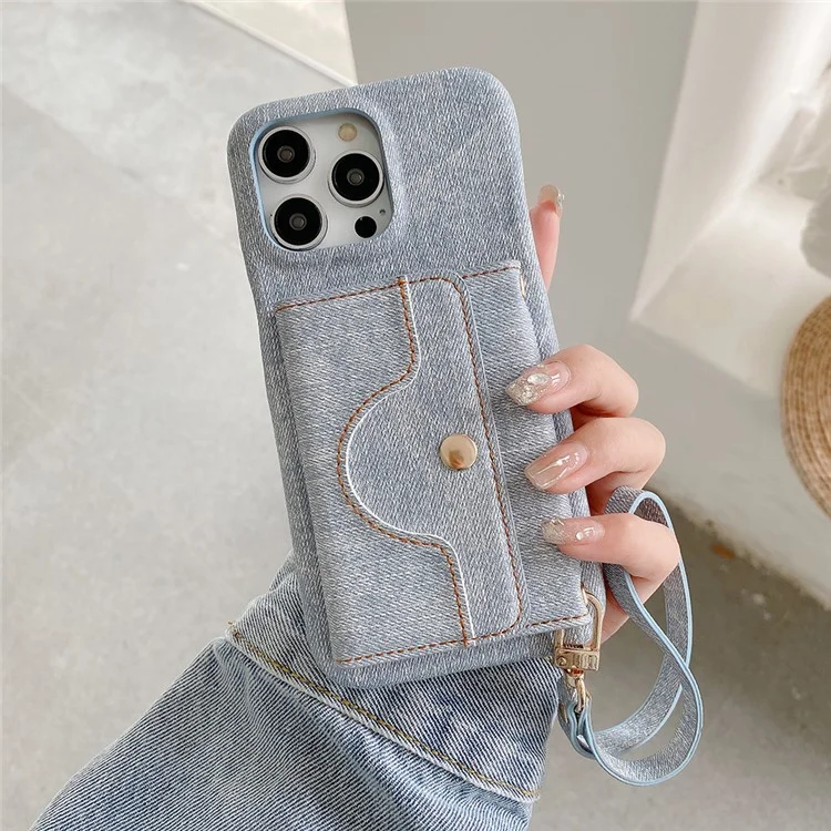 Étui pour iPhone 14 Pro Max avec fentes pour cartes, design miroir, texture en tissu jean et cuir PU avec sangle - Bleu bébé