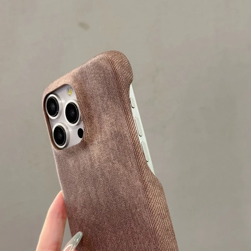 Voor iPhone 15 Pro Max hoesje met stofjeansstructuur PU-leer + PET achterkant - Lichtbruin