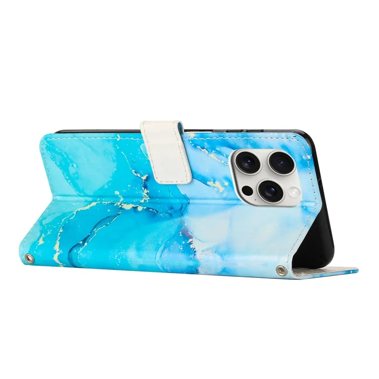 Für iPhone 16 Pro Max Ständerfall Marmorstruktur PU-Leder Brieftasche Handyhülle mit Handschlaufe - Blau / Grün