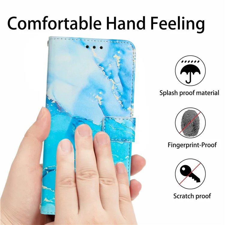 Capa com suporte para Motorola Moto G84 5G, padrão de mármore, em couro sintético, com alça de pulso - Azul / Verde