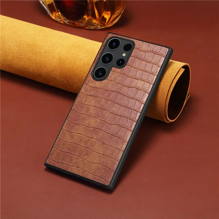 Funda para Samsung Galaxy S25 Ultra con textura de cocodrilo, diseño de piel, funda trasera delgada - Marrón