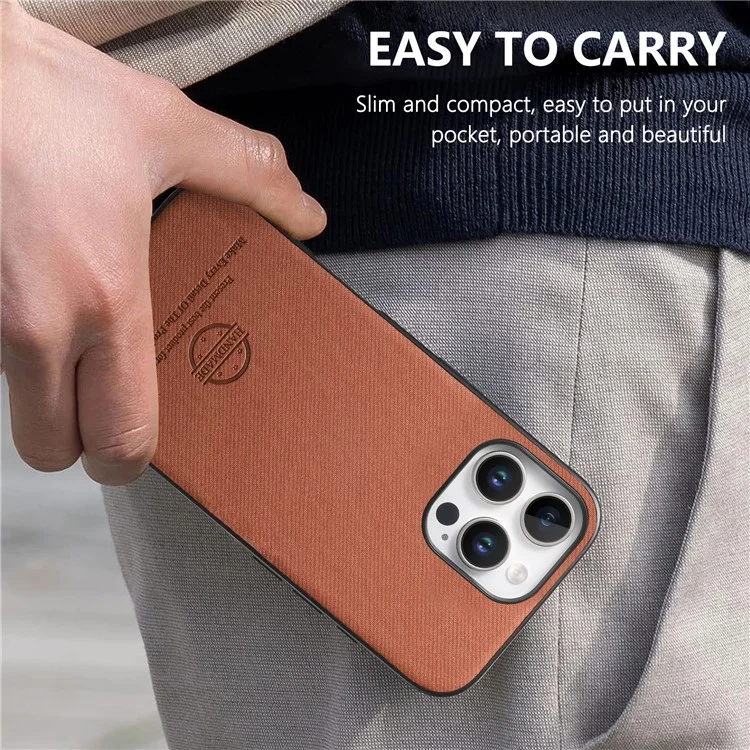 Étui pour iPhone 14 Pro Max avec texture en tissu, en cuir, PC et TPU anti-chute - Marron