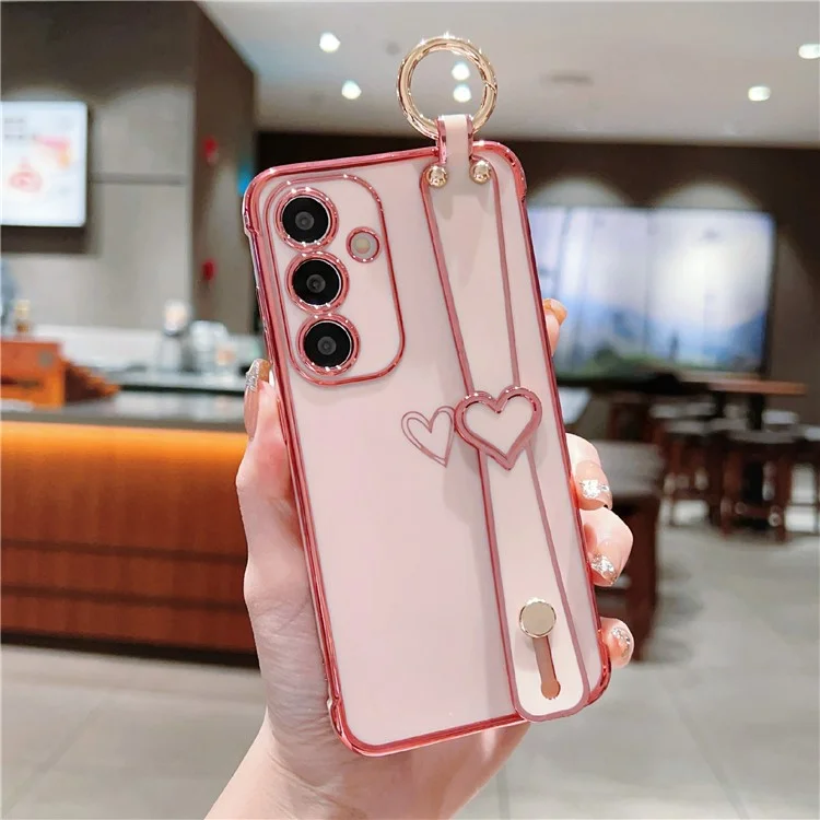 Capa para Samsung Galaxy S24 FE Electroplated Heart Pattern TPU Capa traseira de telefone com pulseira e suporte - Rosa