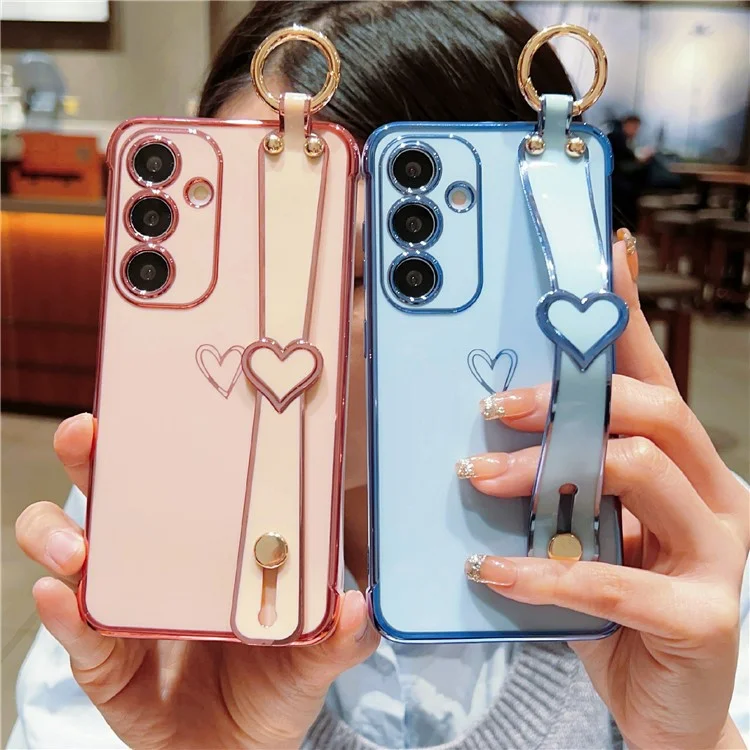 Capa para Samsung Galaxy S24 FE Electroplated Heart Pattern TPU Capa traseira de telefone com pulseira e suporte - Rosa