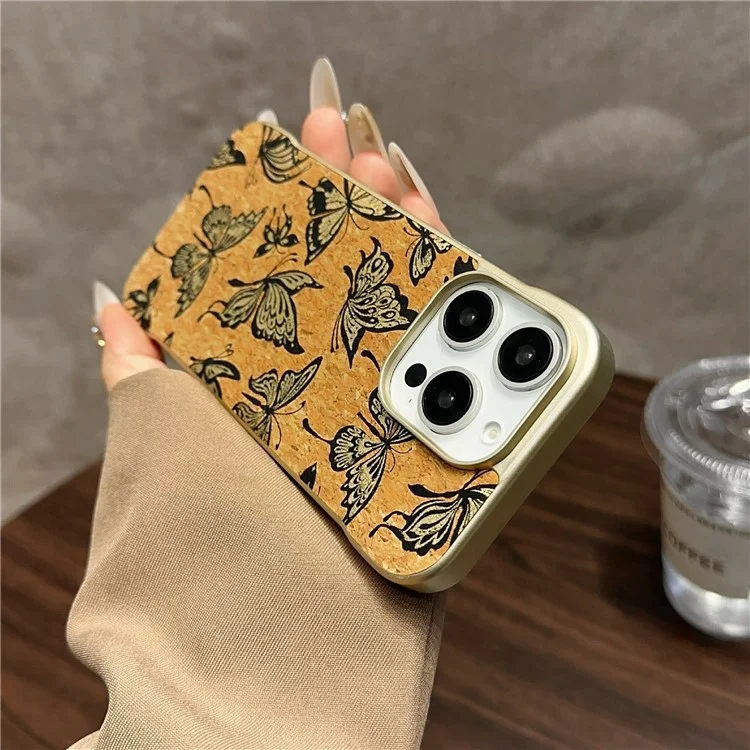 Étui magnétique invisible compatible avec MagSafe pour iPhone 16 Pro, couverture arrière en peinture cuite - Papillon doré