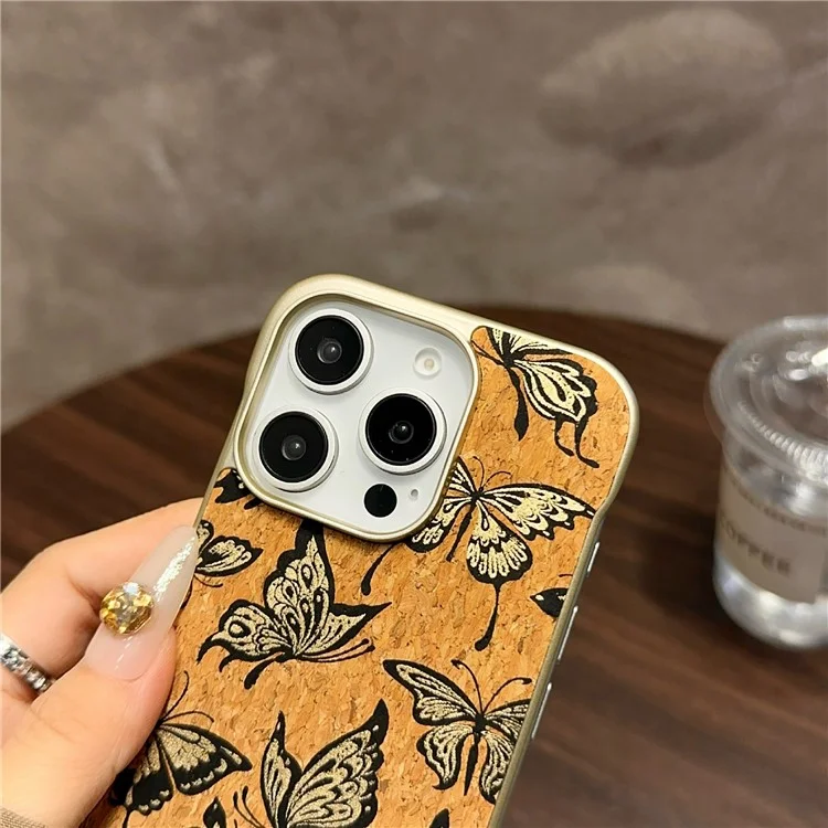 Étui magnétique invisible compatible avec MagSafe pour iPhone 16 Pro, couverture arrière en peinture cuite - Papillon doré