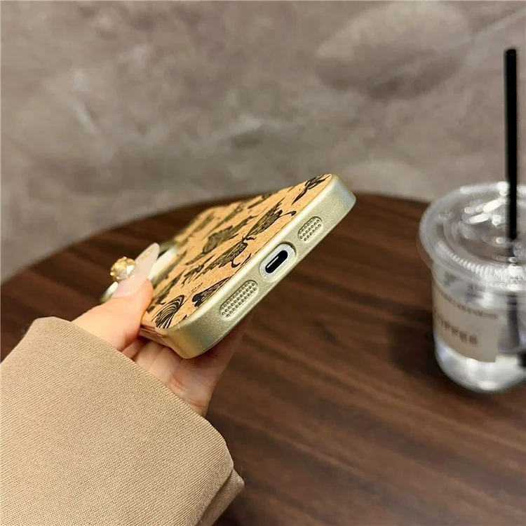 Coque magnétique invisible compatible avec MagSafe pour iPhone 16 Pro Max, peinture cuite, motif papillon doré.