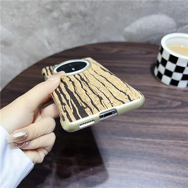Coque de téléphone pour Huawei Mate 70 Pro+ / Mate 70 Pro en PC compatible avec MagSafe, avec motif gaufré - Papillon doré