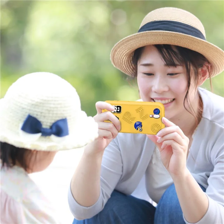 Funda para iPhone 16 Pro con diseño divertido de EVA, cubierta protectora de teléfono - Amarillo
