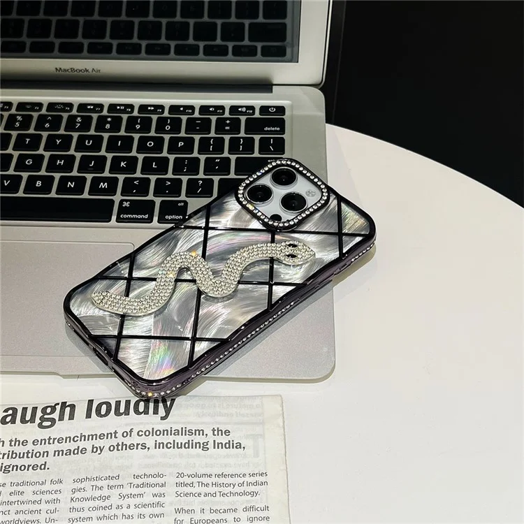 Für iPhone 15 Pro Max Hülle Snake Rhinestones Dekor TPU Handyhülle mit Glanz-Kartenpapier Rhombisches Muster - Lila