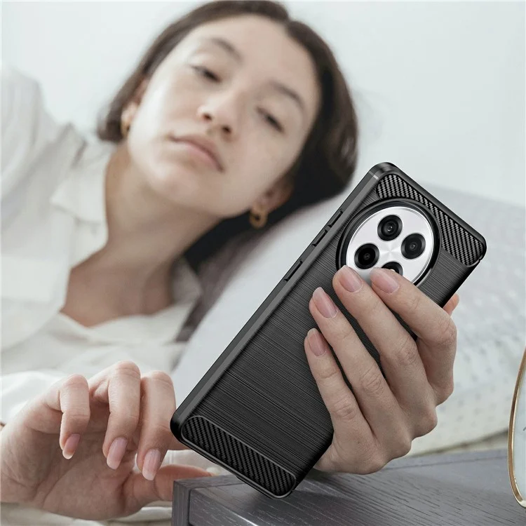 Capa de telefone para OnePlus 13R 5G / Ace 5 5G / Ace 5 Pro 5G Capa protetora com textura de fibra de carbono escovada - Preto