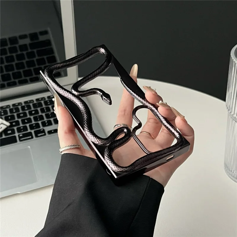 For Samsung Galaxy S24 Ultra Bumper Case Hollow Snake Design TPU Phone Cover - Electroplated Black