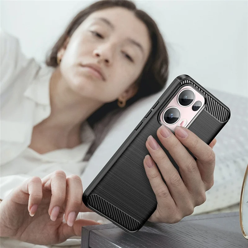 Funda protectora de fibra de carbono con textura cepillada para Oppo Reno13 Pro 5G - Negro