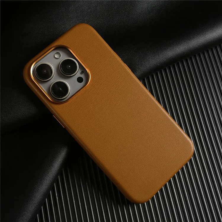 Capa Magnética Eco-Friendly para iPhone 15 Pro em Couro RPET Certificado GRS - Marrom Claro
