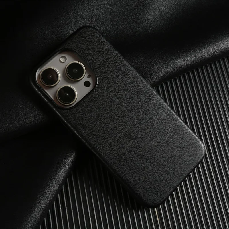 Cover posteriore per iPhone 15 Pro con custodia magnetica in pelle RPET ecologica, certificata GRS - Nero