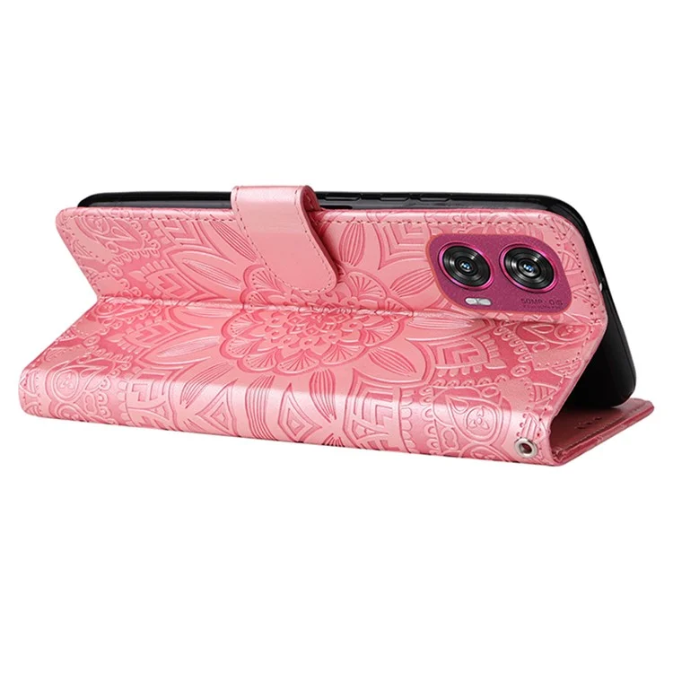 Capa de Carteira para Motorola Edge 50 Fusion 5G com Estampa de Girassol em Couro - Rosa