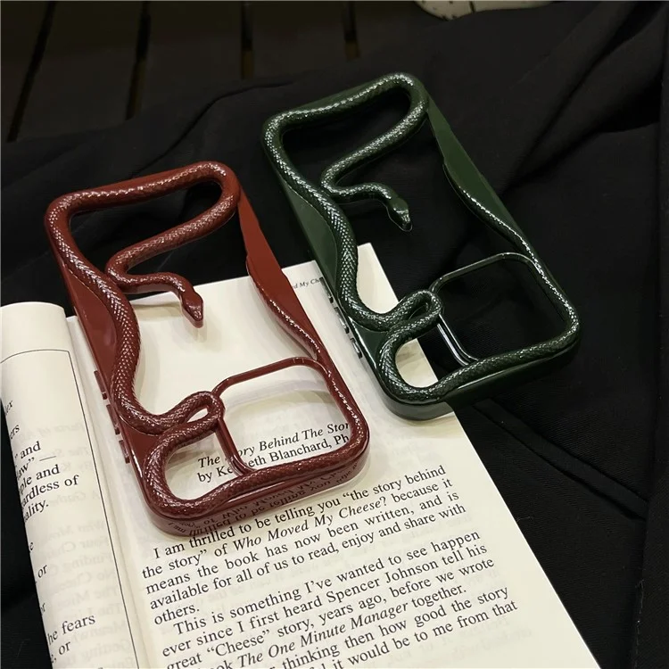 For iPhone 16 Pro Bumper Case Hollow Snake Design TPU Phone Cover - Blackish Green