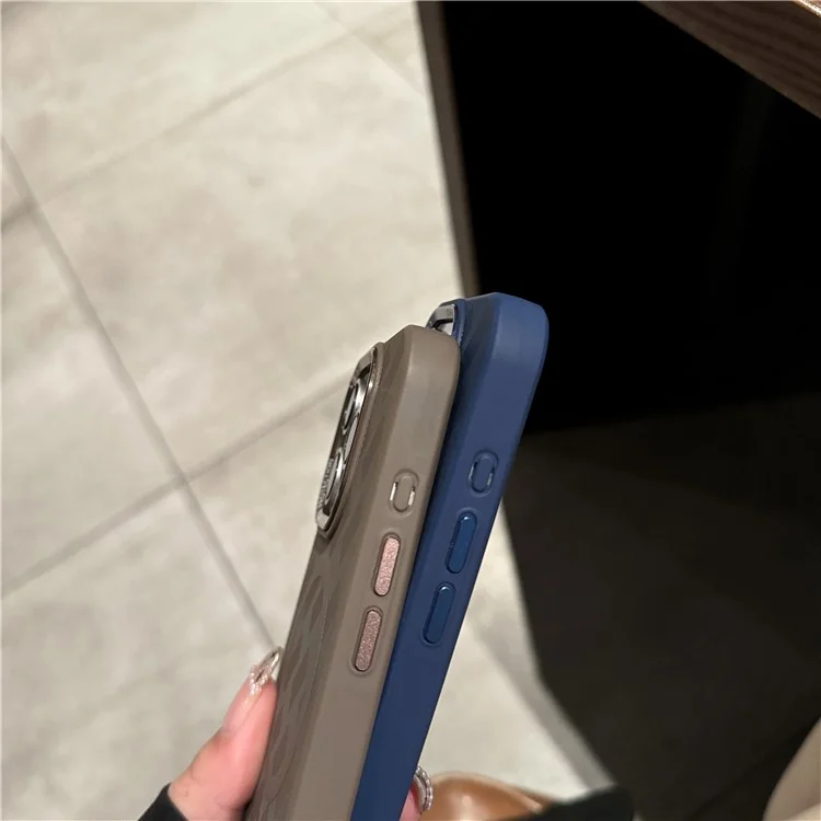 Étui pour iPhone 16 Pro Max Compatible avec MagSafe Cadre de Lentille Métallique Antichoc Coque de Téléphone TPU - Café