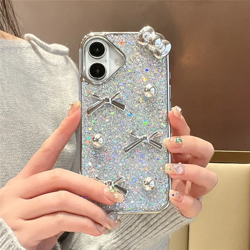 Чехол для iPhone 16 с гибридной защитой и ремешком, с электрофорезным бантиком, серебристо-жемчужным глиттером и эпоксидным дизайном