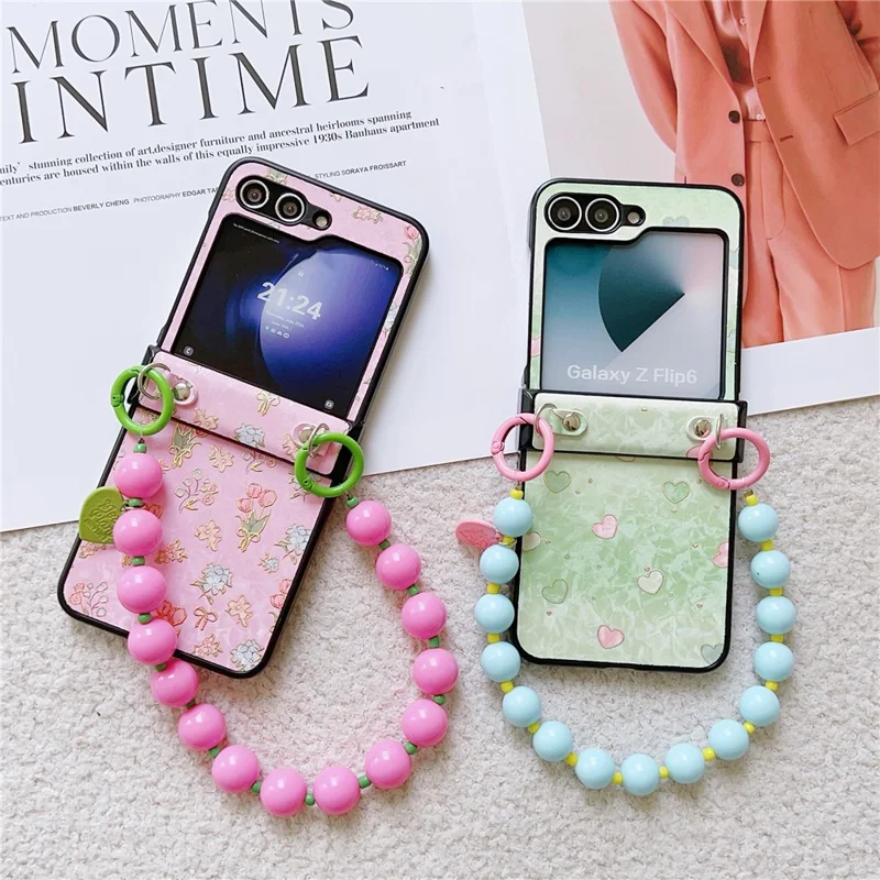 For Samsung Galaxy Z Flip7 FE 5G / Z Flip6 5G Case Anti Drop PC + PU Phone Back Cover with Beaded Strap Pattern Design - Green Heart