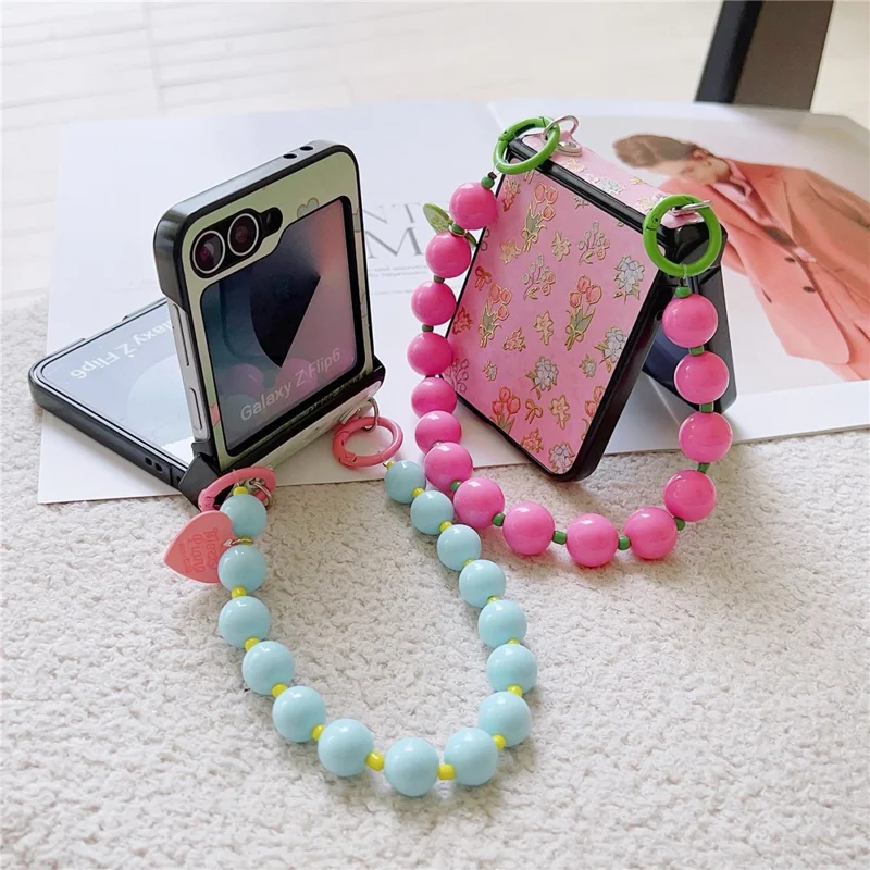 For Samsung Galaxy Z Flip7 FE 5G / Z Flip6 5G Case Anti Drop PC + PU Phone Back Cover with Beaded Strap Pattern Design - Green Heart
