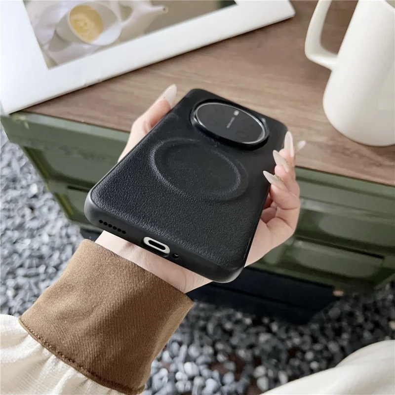 For Honor Magic7 Pro 5G Magnetic Case PU + TPU Phone Back Cover - White