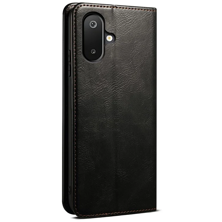 Funda de cuero tipo caballo loco con textura cerosa y soporte tipo cartera para Samsung Galaxy M06 5G / F06 5G - Negro