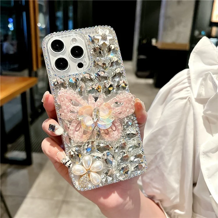 Чехол для iPhone 15 Pro Max со стеклянными стразами с узором в виде бабочки из ТПУ - Розовый