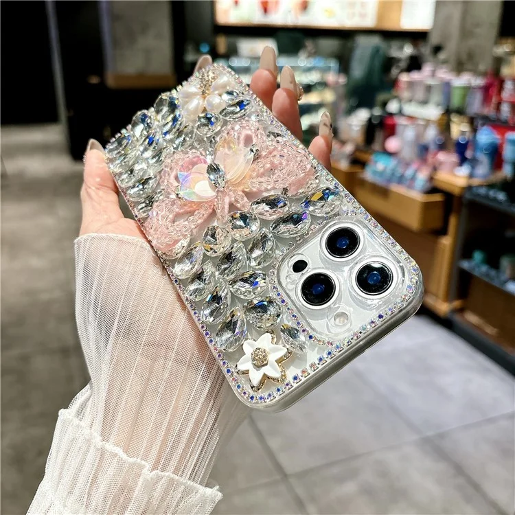 Чехол для iPhone 15 Pro Max со стеклянными стразами с узором в виде бабочки из ТПУ - Розовый