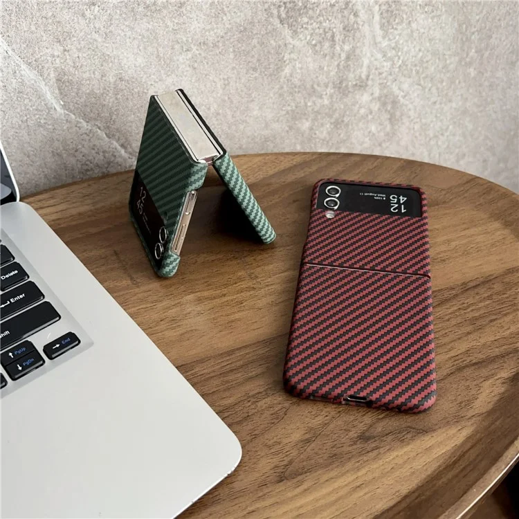Funda magnética para Samsung Galaxy Z Flip4 5G, textura de fibra de carbono, delgada y a prueba de golpes, cubierta de PC - Rojo