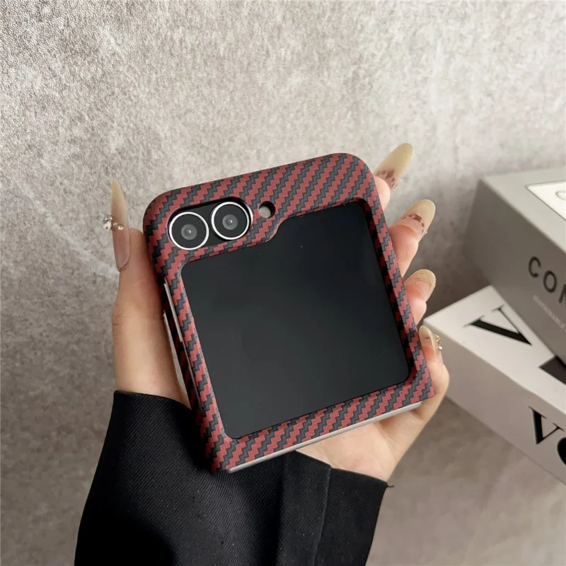 Capa Magnética para Samsung Galaxy Z Flip6 5G com Textura de Fibra de Carbono, Slim à Prova de Choque, PC - Vermelho