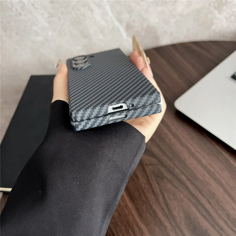 Funda Magnética para Samsung Galaxy Z Fold4 5G con Textura de Fibra de Carbono, Tapa Protectora de Teléfono de PC con Protector de Pantalla - Negro