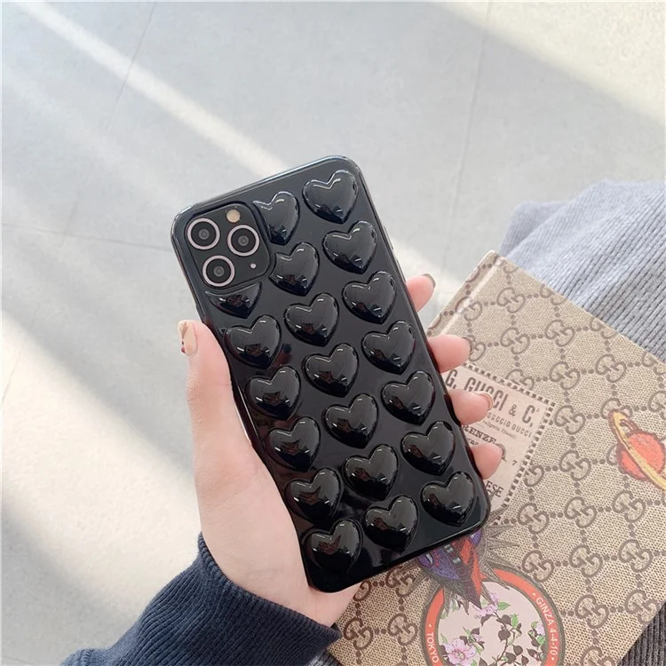 Handyhülle für iPhone 15 Pro mit 3D-Herzmuster, stoßfeste Hartplastik-Schutzhülle - Schwarz