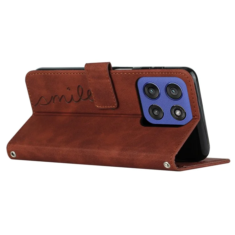 Funda con Soporte de Cuero PU para Motorola Edge 60 Fusion 5G / Edge (2025) 5G con Patrón de Corazón Impreso - Marrón