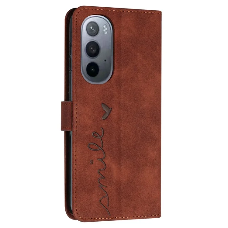 Für Motorola Moto X30 Pro 5G / Edge 30 Ultra 5G Hauttouch Feeling Herzform Eingeprägter Telefonhülle Anti-fall PU Leder Brieftasche Mit Riemen - Braun