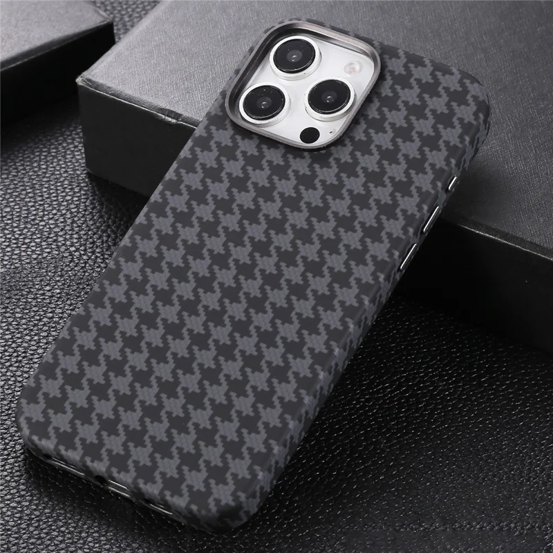 حالة مغناطيسية لهاتف iPhone 16 Pro بتصميم مربعات هاوندستوث من الجلد + غطاء هاتف من البولي كربونات - أسود