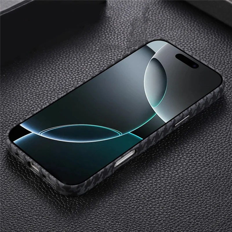 حالة مغناطيسية لهاتف iPhone 16 Pro بتصميم مربعات هاوندستوث من الجلد + غطاء هاتف من البولي كربونات - أسود
