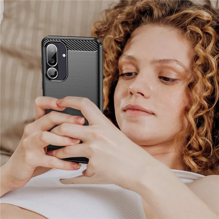 Étui pour Samsung Galaxy M56 5G / F56 5G Protection Téléphone Texture Fibre de Carbone Brossée - Noir