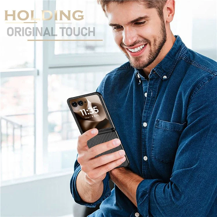 Capa para Motorola Razr 60 Ultra 5G com Textura de Fibra de Carbono PU+PC+TPU - Preta