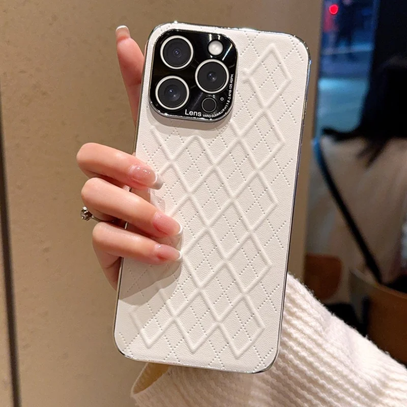 For iPhone 15 Pro Max Case Electroplated Silver Edge Rhombus Pattern PC + PU Leather Phone Back Cover - White