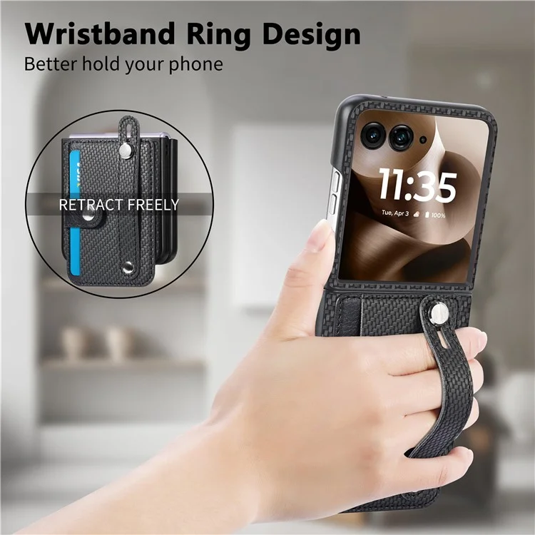 Capa para Motorola Razr 60 Ultra 5G com Textura de Fibra de Carbono, Alça de Pulso, Suporte e Revestimento em Couro PU + PC - Preto