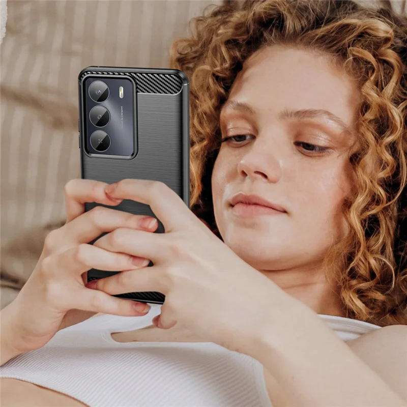 Capa para Realme 14x 5G / V70 5G / V70s 5G Proteção de Telefone com Textura de Fibra de Carbono Escovada - Preto