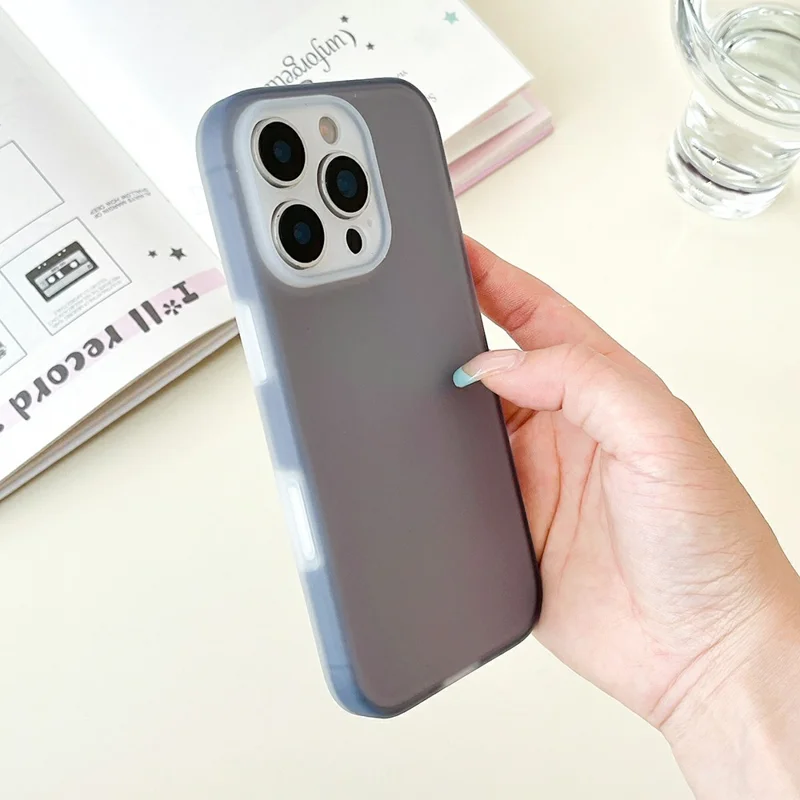 Voor iPhone 16 Pro hoesje slank siliconen telefoon achterkant anti-vingerafdruk - Grijs
