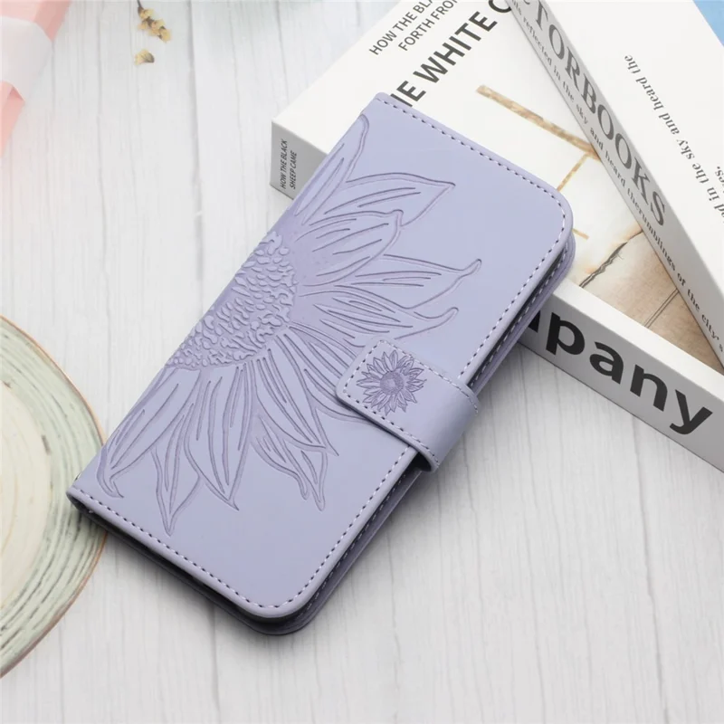 Für Motorola Moto G56 5G Hülle Sonnenblume Prägung Leder Geldbörse Handyhülle mit Handgelenkschlaufe - Hellviolett