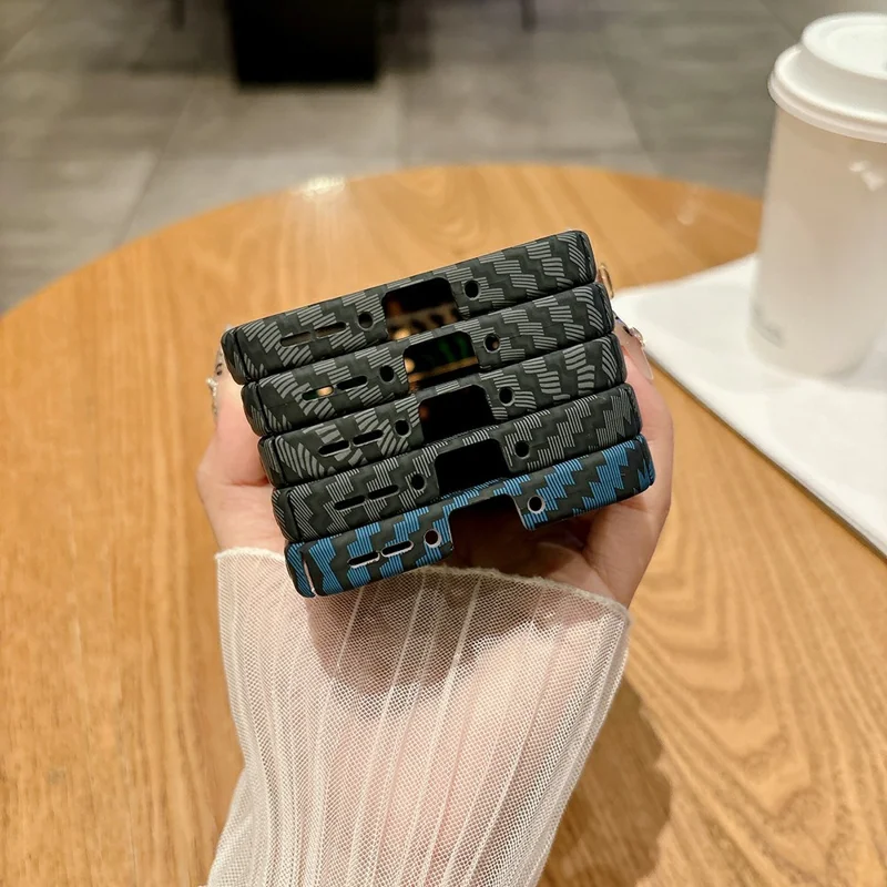 For OnePlus 13T 5G Case Hard PC Phone Cover Carbon Fiber Texture Drop Proof - Black  /  White