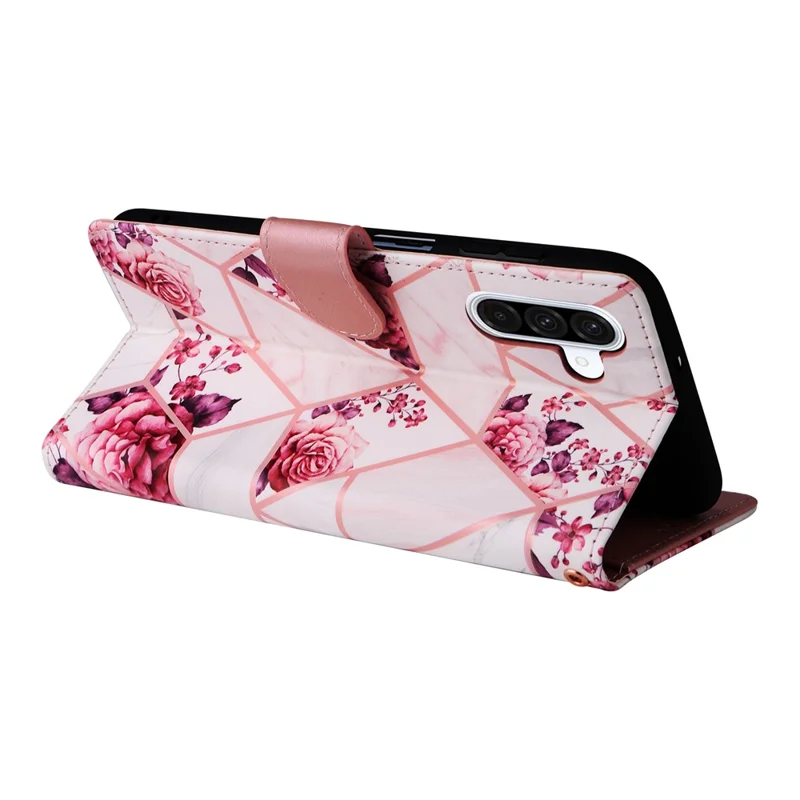 Capa de Couro com Padrão de Mármore Envernizado para Samsung Galaxy A17 / A17 5G / A26 5G com Alça de Pulso - Ouro Rosa