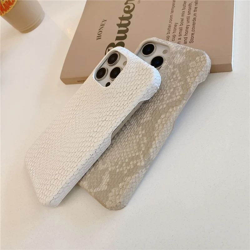 For iPhone 16 Pro Case Gold Thread Lacquered Snake Texture PU + PC Phone Back Cover - Light Pink