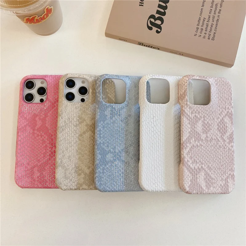 For iPhone 15 Pro Max Case Gold Thread Lacquered Snake Texture PU + PC Phone Back Cover - Light Pink