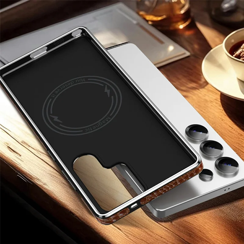Pour Samsung Galaxy S23 Ultra Étui Magnétique en Cuir de Vache Véritable Hybride pour Téléphone avec Texture de Crocodile et Finition Électroplaquée - Noir